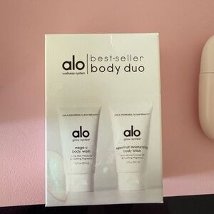 ALO Yoga Best-Seller Body Duo - White and Cream